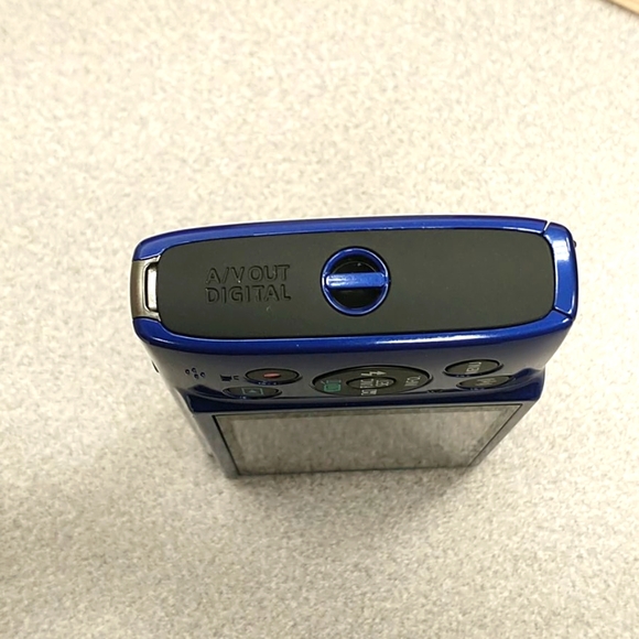 PowerShot ELPH 190 IS Camera - Picture 4 of 6